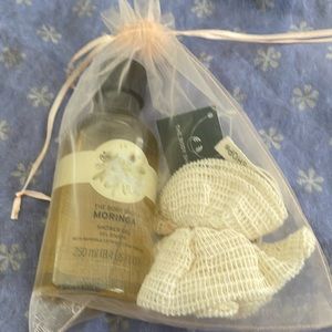 NWOT-The Body Shop Moringa Shower gel (8.4 oz) with free bath lily!